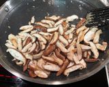 Foto del paso 2 de la receta: Arroz Mediterráneo en Paella al Confit de Pato y Foie con Setas