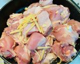 Hình bước làm 2 của món Gà Kho Gừng