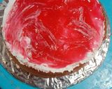 Foto langkah ke 8 dari resep Strawberry Sponge Cake Tart.