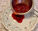 Muffin tönkölybúza fehérlisztből piros bogyós gyümölcsökkel és szósszal recept fázis 9 fotója