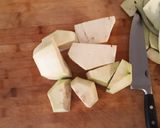 Foto del passaggio 7 della ricetta Polpette di melanzane, feta e menta su crema di ceci alle noci