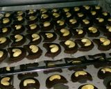 Foto langkah ke 3 dari resep Chasewnut chocolate cookies.