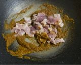 รูปขั้นตอนการทำที่ 1 ของ ผัดหน่อไม้พริกแกงใต้ใส่หมู