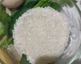 Foto langkah ke 1 dari resep Bubur Sop Telur Ayam Kampung (MPASI 6+).