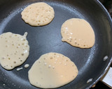 Foto del paso 3 de la receta: Como hacer mini tortitas exprés ¡Mateo cumple 3! 🥞🎉