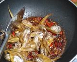 Foto langkah ke 6 dari resep Balado ikan asin bulu ayam.