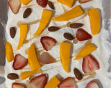 Foto del paso 2 de la receta: Barritas de yogur y frutas