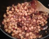 A picture of step 2 of Penne with Spinach, Chickpeas and Paprika.