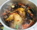 Hình bước làm 2 của món Gà tiềm ớt hiểm xanh