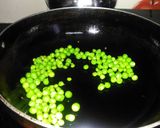 A picture of step 1 of Matar kheer.