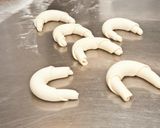 Békebeli főtt kifli recept fázis 6 fotója