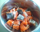 A picture of step 2 of Bite-Sized Deep-Fried Autumn Salmon Zangi.