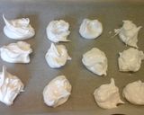 A picture of step 5 of Easy meringues.