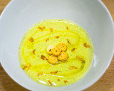Foto del paso 4 de la receta: Crema de calabacín con cebolla crujiente