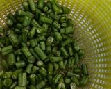 Foto langkah ke 1 dari resep Oseng Kornet Kacang Panjang.