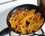 A picture of step 1 of Chicken n Veggie Rice Noodles.