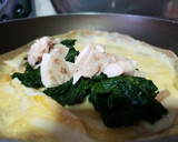 Foto del paso 4 de la receta: Tortilla con espinacas, queso y pollo