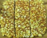 A picture of step 3 of Peanuts Chikki.