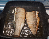 Foto del paso 2 de la receta: Lubina a la plancha con patatas 🍽🐟