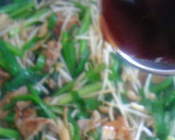 A picture of step 5 of Stamina-Boosting Pork, Chinese Chives, and Bean Sprouts Stir-fry.
