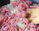 A picture of step 2 of Extremely Convenient Soboro with Onions.