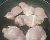 Foto del paso 1 de la receta: Contramuslos de pollo en salsa de pimientos del piquillo