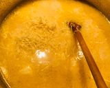 Sajtkrémleves kolbász chipssel recept fázis 2 fotója