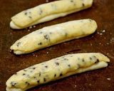 A picture of step 9 of Stick-Shaped Chocolate Chip Melon Bread.