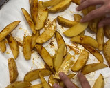Foto del paso 3 de la receta: Patatas gajo especiadas al horno