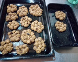 Foto del paso 3 de la receta: Galletitas (frutigran) de harina integral, avena y pasas 🍪