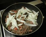 A picture of step 5 of Beef, Egg, and Onion Rice Bowl.