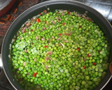 Foto del paso 10 de la receta: Chuletas de cerdo adobadas con puré de papas, guisantes y salsa