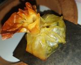 Foto del paso 5 de la receta: 🥢Saquitos de queso de cabra, espinacas y cebolla roja