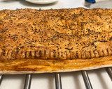 Foto del paso 11 de la receta: Hojaldre de pimientos asados al ajillo, setas y quesos, con top de pimentón dulce y chía