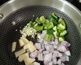 A picture of step 2 of Mushrooms stir fry.