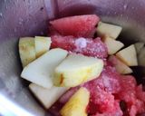 A picture of step 1 of Apple watermelon juice.