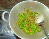 Foto langkah ke 4 dari resep Resep Tumis Kangkung Simple Tetap Hijau.