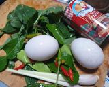 รูปขั้นตอนการทำที่ 1 ของ ไข่เจียวฟูราดยำปลากระป๋อง