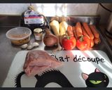 Une image de l'étape 1 de Tajine de poulet aux panais tomates pruneaux carottes miel et curry.