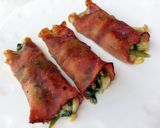 A picture of step 3 of Spinach And Mushroom With Cheese Ham Roll.