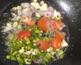 Foto langkah ke 2 dari resep Ikan Dencis Kuah Kecap Pedas.