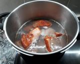 Foto del paso 1 de la receta: Lentejas con costillas adobadas, espinazo y manitas de cerdo