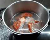 Foto del paso 1 de la receta: Lentejas con costillas adobadas, espinazo y manitas de cerdo