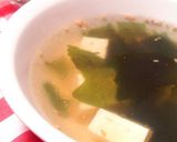 A picture of step 2 of Instant Wakame Seaweed Soup.