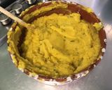 Une image de l'étape 8 de Purée aux deux pommes de terre, curcuma, ail et persil.