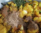 बेक्ड पोटैटो रोल(baked potato rolls recipe in hindi) रेसिपी चरण 2 फोटो