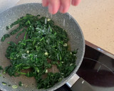 Foto del paso 1 de la receta: Arroz con rape y gambones, calabaza y espinacas
