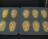 A picture of step 7 of Honey Flavoured Madeleine.