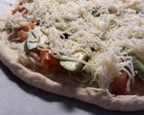 Foto del paso 3 de la receta: Pizza de salmón y aguacate