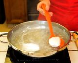 A picture of step 5 of Poached Eggs.